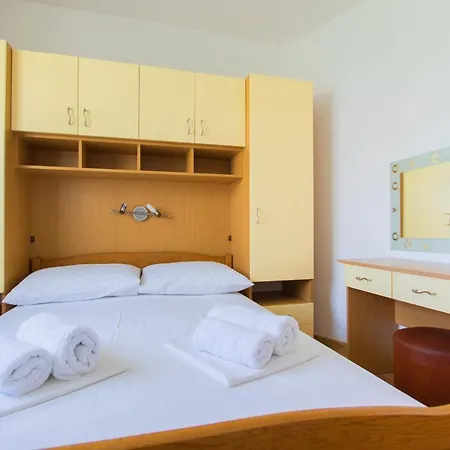 Apartman M *